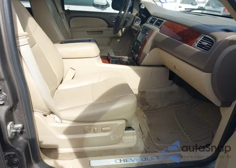 2013 Chevrolet Tahoe Ltz z USA, uszkodzony, nr VIN 1GNSKCE07DR278724